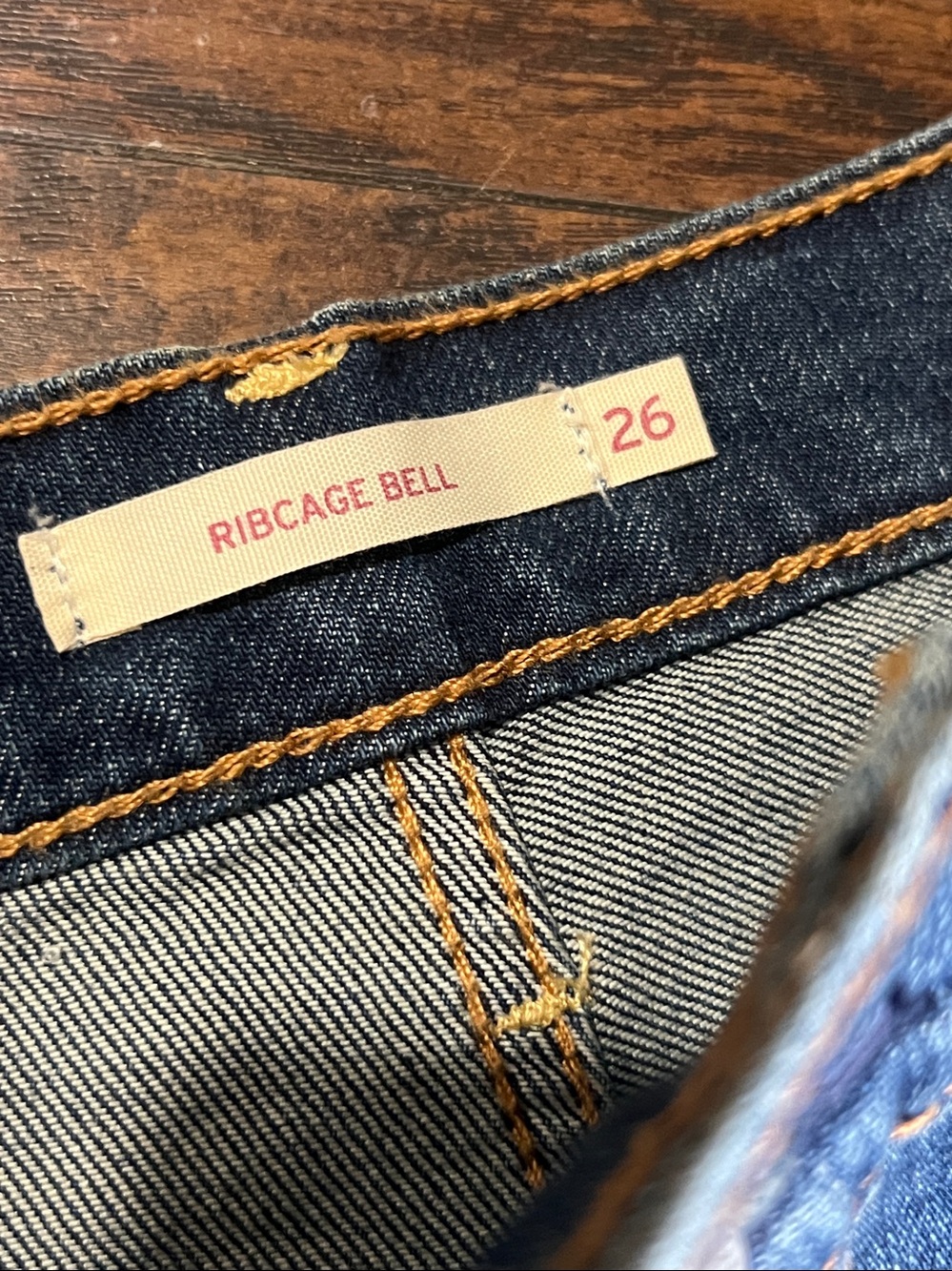 Levi’s Ribcage Bell jeans in Vintage Med. size 26 - Picture 5 of 7